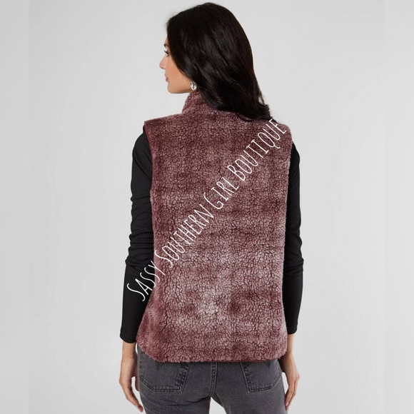 ⭐🆕Wine red reversible Sherpa faux fur vest - Picture 5 of 9